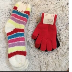 SO Woman’s Juniors 3 pair glove 2 pair sock set OSFM gloves 9-11 socks